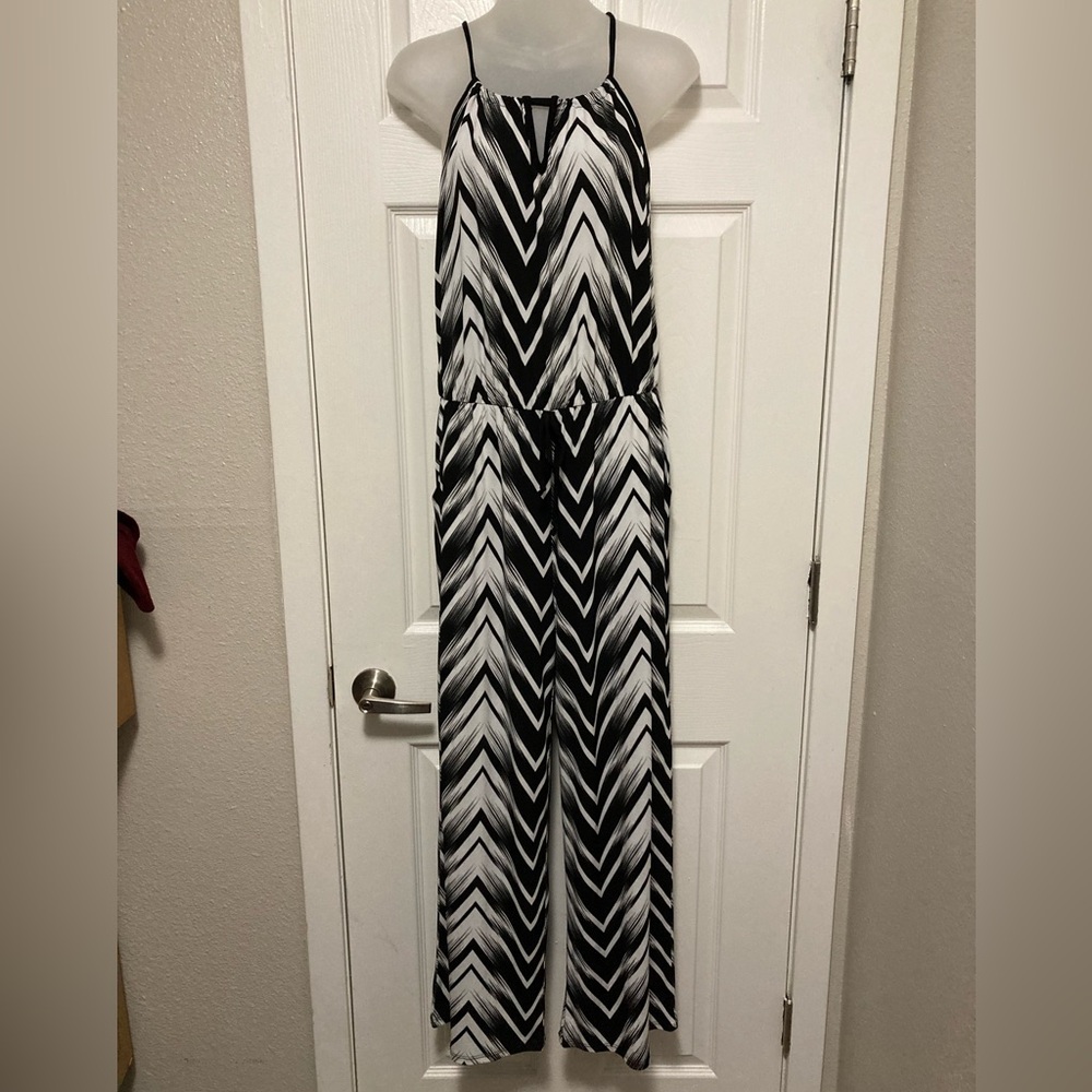 *Gilli Black & White Chevron Print Sleeveless Wide Leg Small Jumpsuit #E